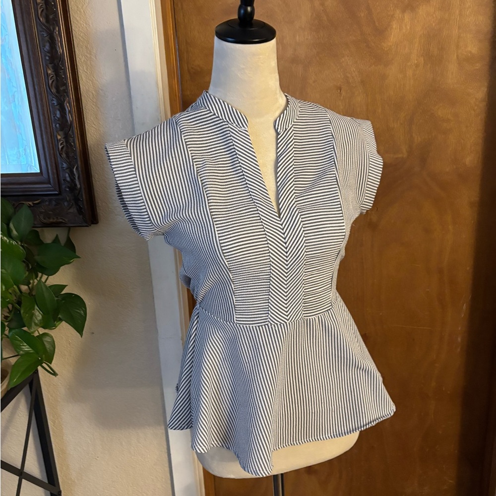 Peplum top
Women’s size Medium